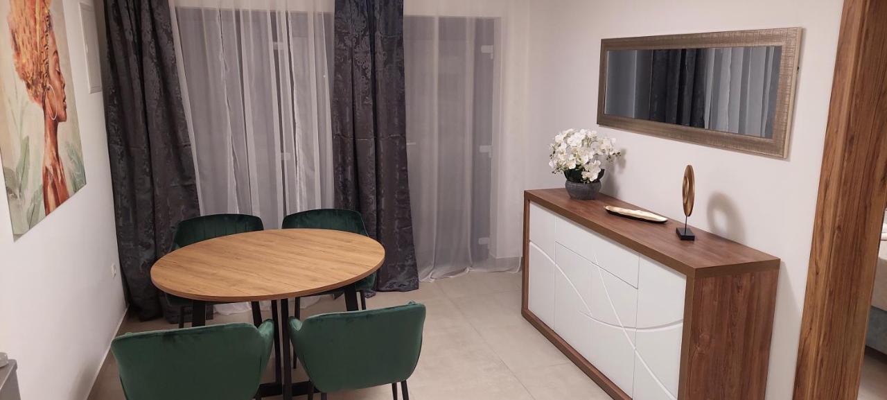 Holiday Apartments Cecilija Супетарска Драга Екстериор снимка