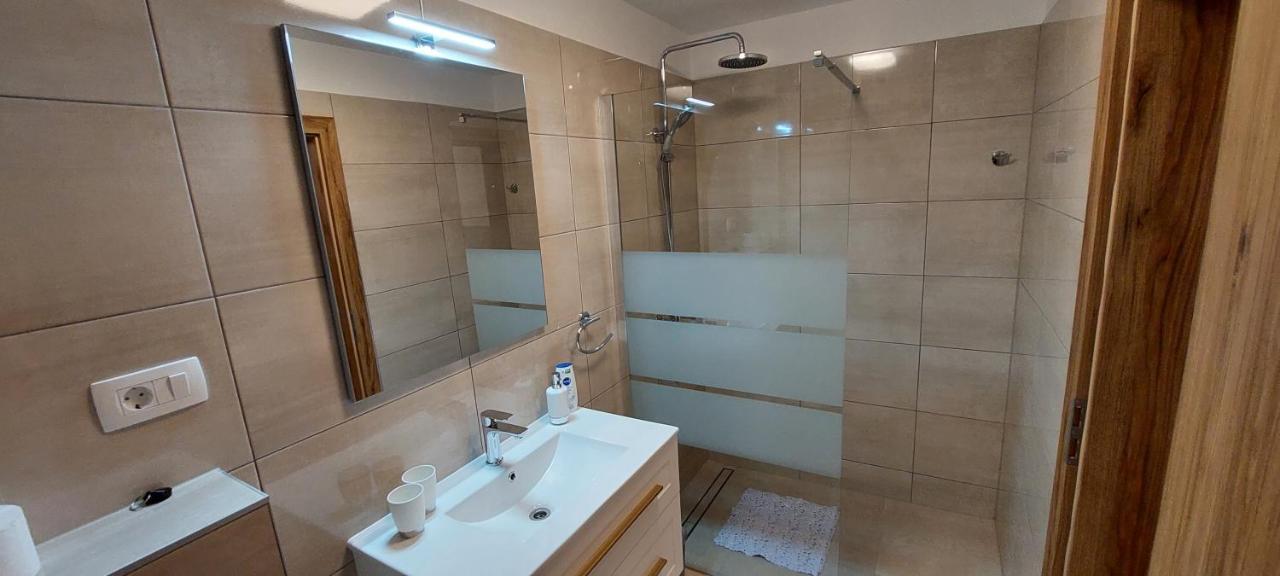 Holiday Apartments Cecilija Супетарска Драга Екстериор снимка