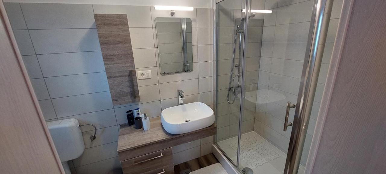 Holiday Apartments Cecilija Супетарска Драга Екстериор снимка