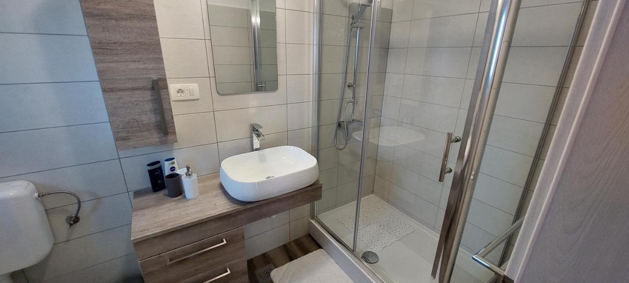 Holiday Apartments Cecilija Супетарска Драга Екстериор снимка