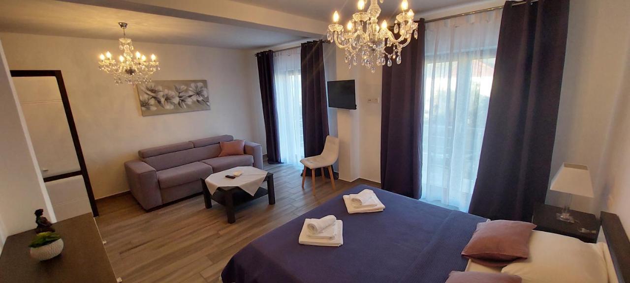 Holiday Apartments Cecilija Супетарска Драга Екстериор снимка